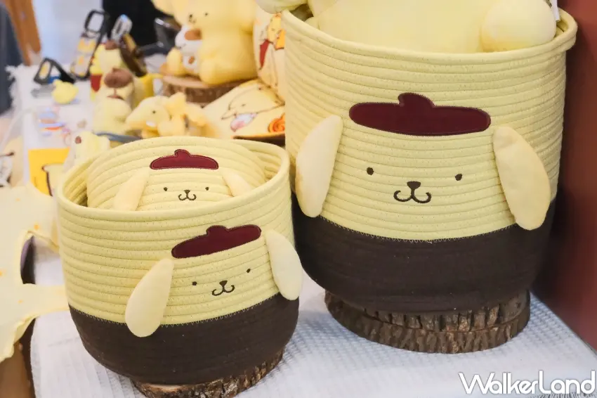 ▲三麗鷗布丁狗在7-ELEVEN推出收納籃與造型坐墊等商品，搭配感應燈設計，讓粉絲打造一致療癒居家風格。（攝影：張人尹）