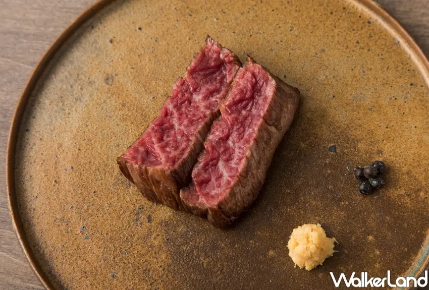 ▲Ushigoro S. 嚴選日本空運頂級和牛，由專業燒肉師現場代烤，精準掌握火候，呈現最純粹的肉質風味。