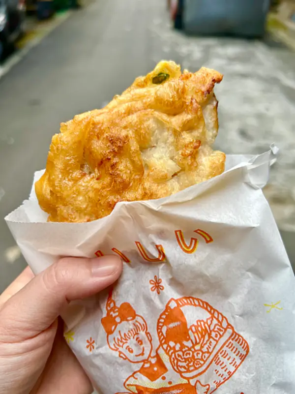 ▲吳興街銅板價早餐推薦！世貿好吃炸蛋餅主打現擀現炸餅皮，老饕吃法都會升級雙蛋。(攝影：部落客 芬恩Finn)