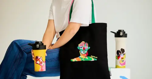 2026必收保溫瓶！日本虎牌聯名精品藝術家John Booth，雙飲吸管設計優雅喝波霸，撞色美學打造最美時尚配件。