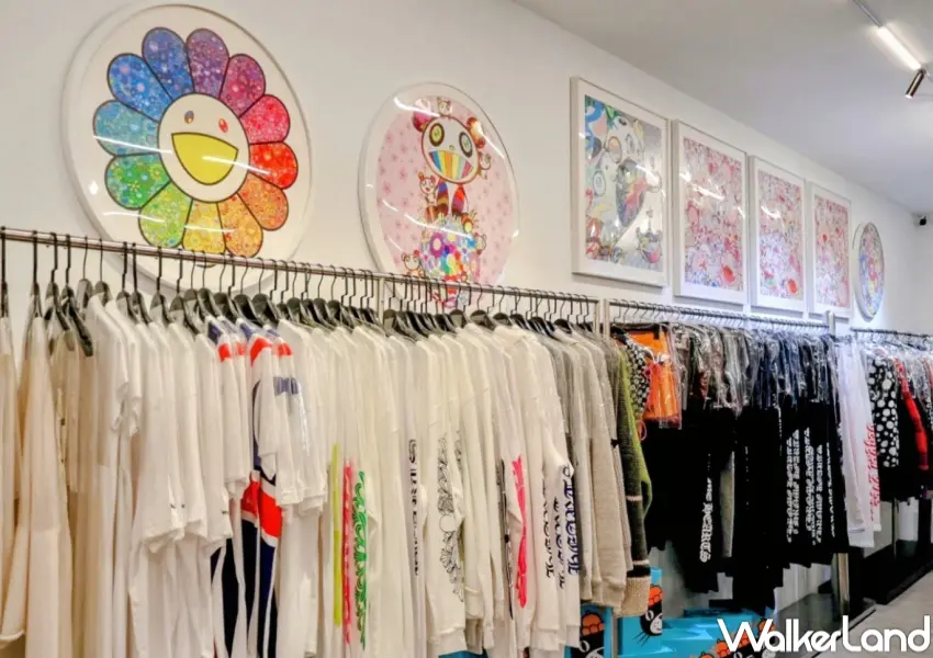 ▲台北光之間二樓展區呈現日本當代藝術家村上隆經典花卉、角色肖像系列作品與周邊收藏。(圖片來源：光之間 Art Space)