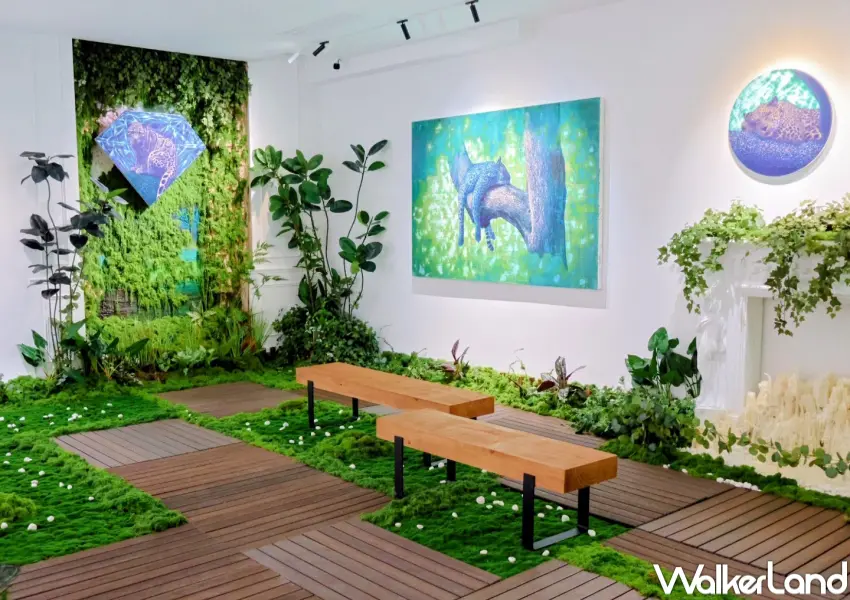 ▲光之間四樓沈浸式空間必拍！台灣油畫家林煌彥則以獵豹為意象的作品，展出空間搭配綠植環繞。(圖片來源：光之間 Art Space)