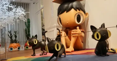 台北藝術新地標！5層樓光之間Art Space新開幕，村上隆、大眼貓咪亮點必逛。