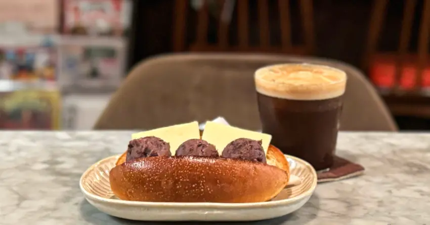 西門町咖啡廳推薦！喫茶銀河 隱藏在市場巷弄，昭和氛圍超好拍。