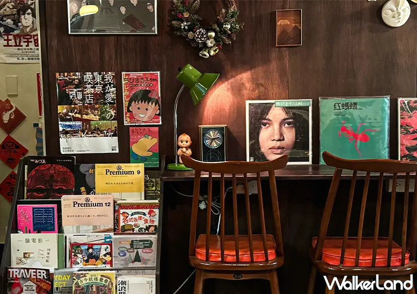 ▲西門町咖啡廳「喫茶銀河」店內昭和風裝潢與黑膠唱片牆，打造沉浸式咖啡體驗（攝影：蕭芷琳）