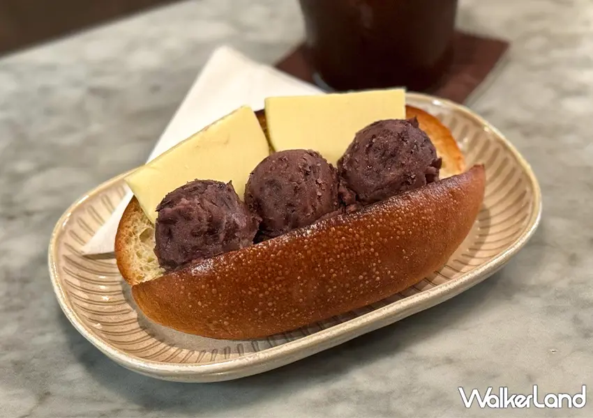 ▲台北咖啡廳「喫茶銀河」推薦菜單：紅豆鹹奶油麵包（攝影：蕭芷琳）