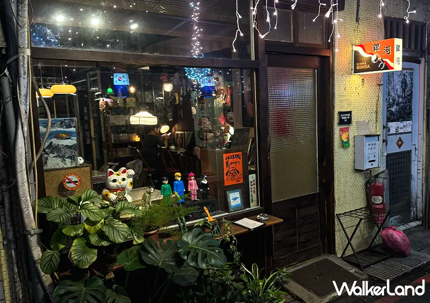 ▲西門町「喫茶銀河」吧檯座位區，適合閱讀與放鬆的咖啡空間（攝影：蕭芷琳）