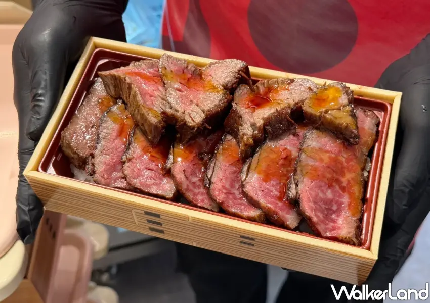 ▲LOPIA熟食區超人氣和牛便當，肉量厚實鋪滿餐盒，呈現鮮嫩多汁的日本和牛風味。(攝影：鄭雅之)