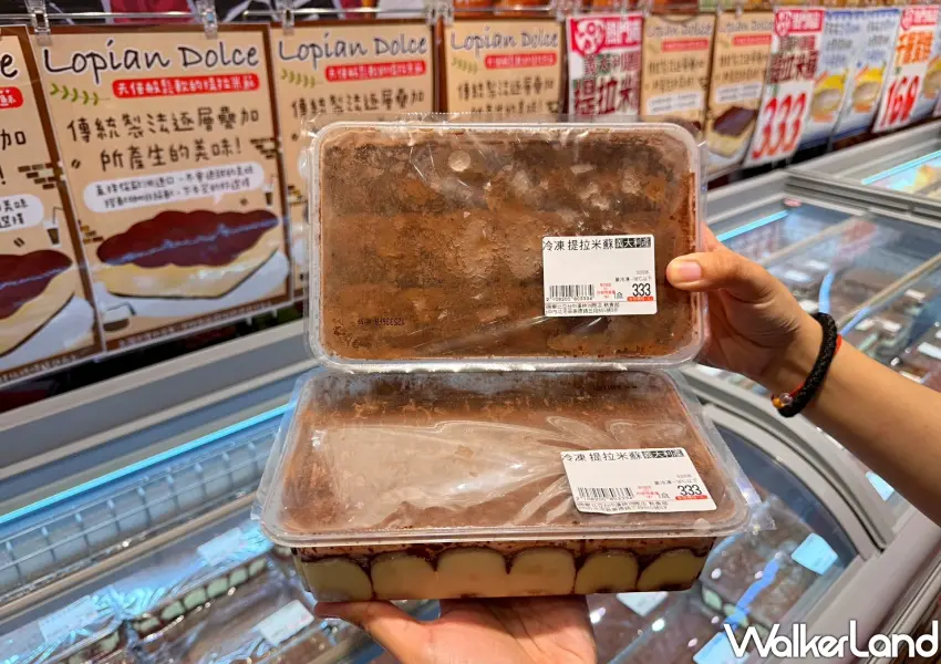 ▲網友推爆款義大利進口提拉米蘇，傳統製法逐層疊加且價格實惠，是架上秒殺美食。(攝影：鄭雅之)