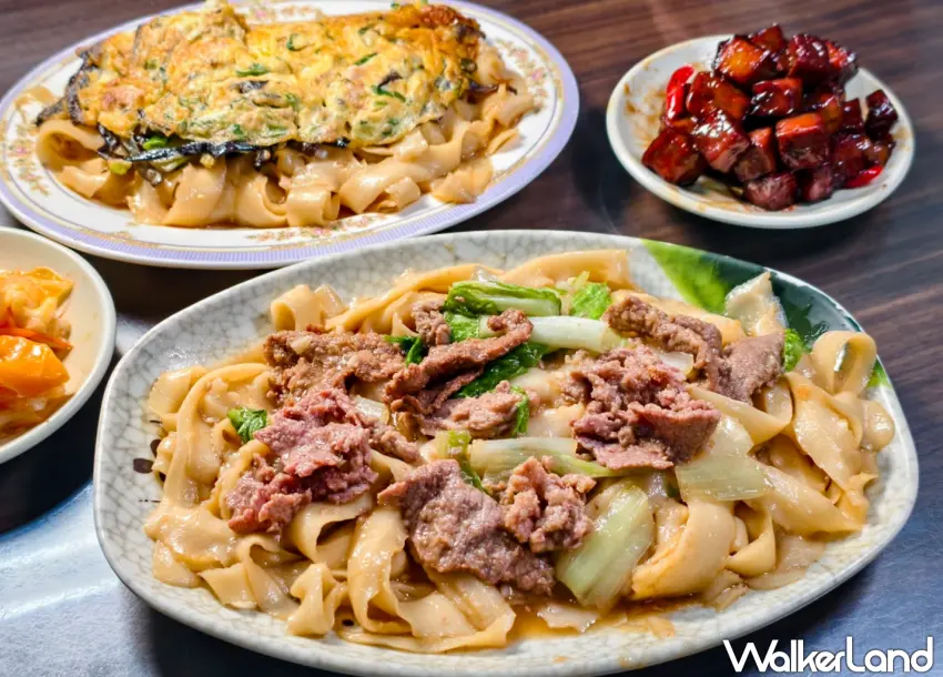 ▲主打手工現削刀削麵的「子儀牛肉刀削麵」,是老饕一致推薦的高雄老字號麵店。(美食好芃友提供)