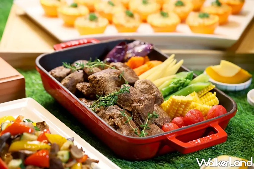 ▲京享蔬食百匯餐廳平日午晚餐券於台中國際旅展推買10送2優惠,平均每客僅715元,再加贈500元餐飲抵用券 。 圖/高雄萬豪酒店提供;窩客島整理