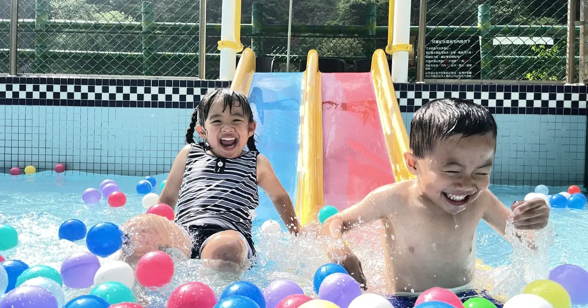 2026全台親子旅遊推薦！統一渡假村線上旅展兒童1+1免費，深度體驗新竹賞螢與谷關溫泉。