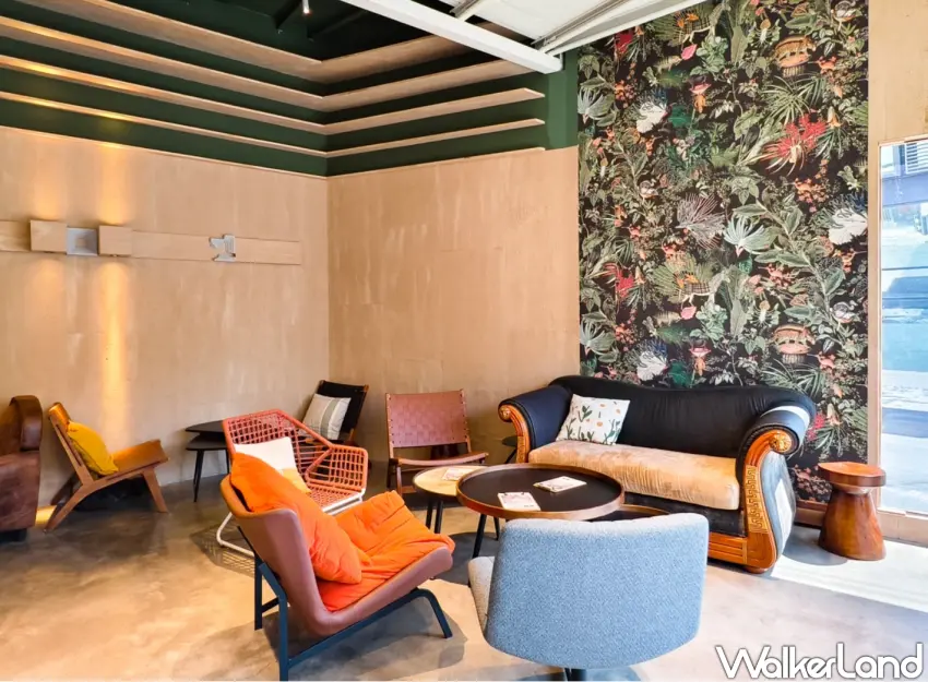 ▲「MIU MIU 日式刨冰」以木質為基調搭配帶有美式花紋的裝飾細節，營造出輕鬆具質感的用餐環境。（美食好芃友提供）