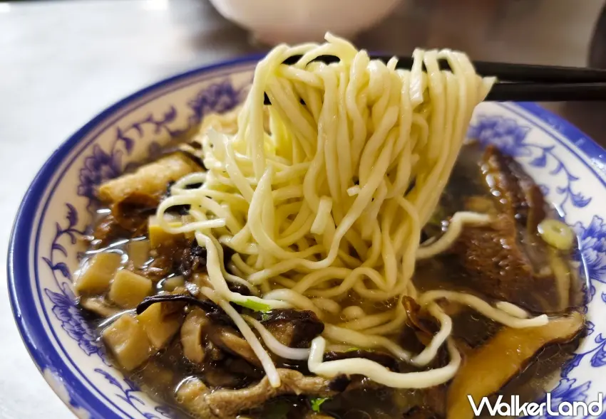 ▲「林家素食」麵食樸實、用料實在，深受在地人與素食愛好者喜愛。（攝影：楊婷雅）