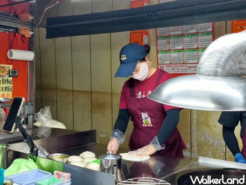 ▲「宜吉粉蔥餅」以現點現做與九層塔粉蔥餅聞名，深受眾多饕客喜愛。（攝影：楊婷雅）