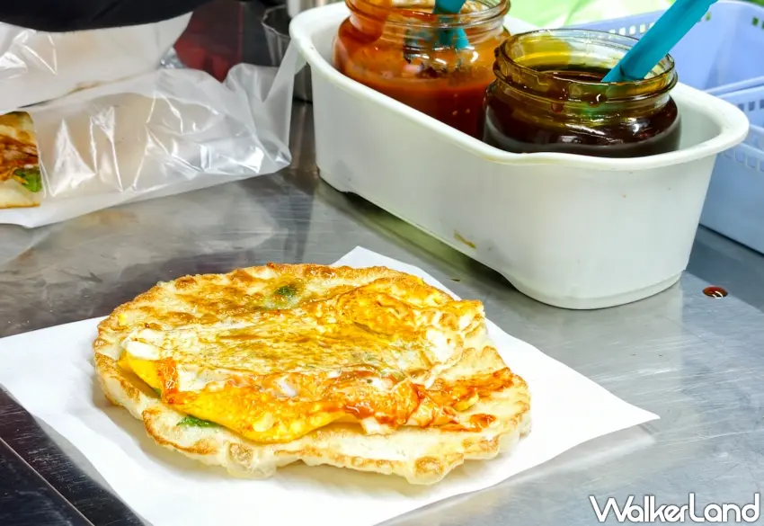 ▲「宜吉九層塔粉蔥餅」餅皮蓬鬆有彈性，粉蔥的自然甜味與九層塔香氣突出，令人難忘。（攝影：楊婷雅）