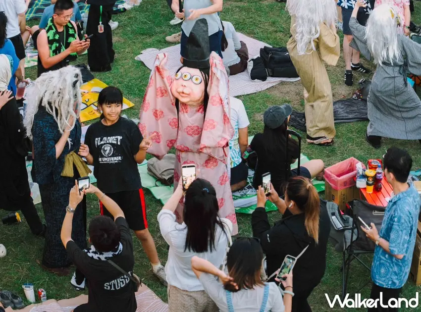 ▲來自日本大阪「東映太秦映画村」的妖怪與現場民眾近距離互動,獨特的造型吸引遊客爭相合影留念 。圖/屏東縣政府交通旅遊處提供;窩客島編輯李維唐整理