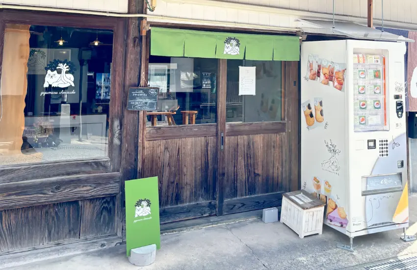 ▲品牌的象徵是一隻優雅的黑貓，帶領你打開那個充滿電影感的森林系包裝。