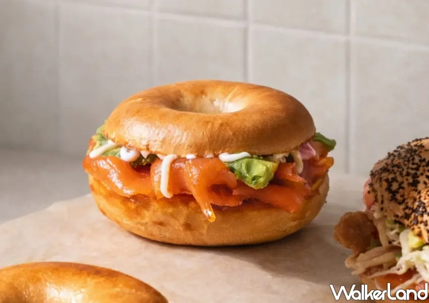 ▲SugarandSoul極餡夾心貝果，春櫻煙燻鮭魚貝果，是麵包祭必吃的清爽系手作料理。