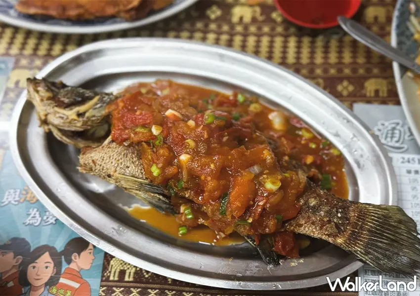 ▲基隆七堵美食推薦「通通泰式風味小吃」假日用餐人潮眾多,建議提前預約以品嚐完整泰式料理菜單(攝影:蕭芷琳)