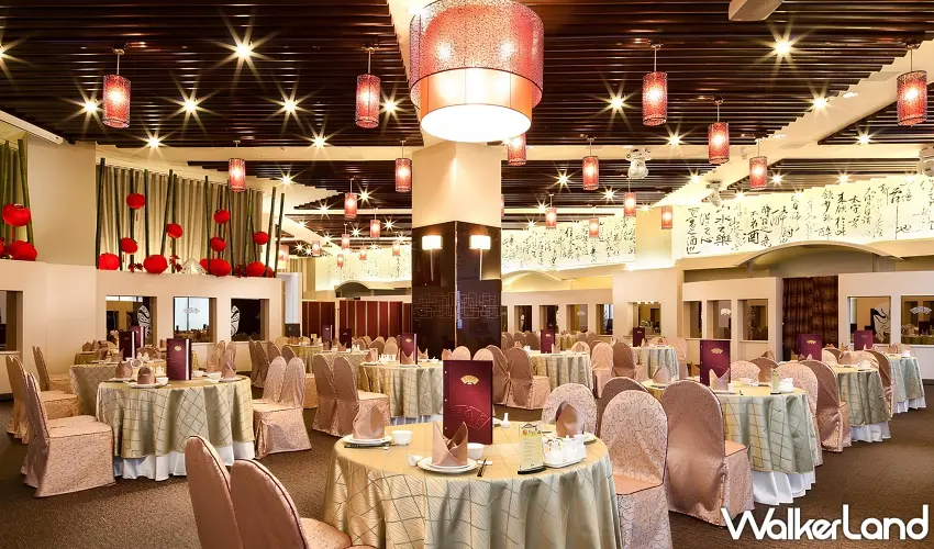 ▲天成世貿國際會館翠庭中餐廳時尚的用餐空間,結合傳統書法藝術營營造古今交錯的氛圍美感,呈現充滿溫馨雅趣的饗宴。圖/天成世貿國際會館提供;窩客島編輯李維唐整理