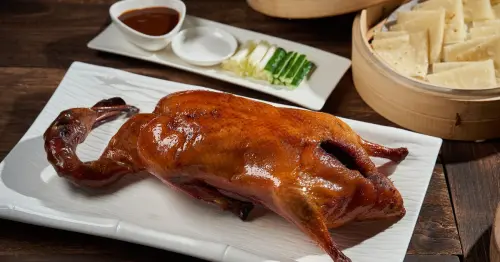 母親節餐廳卡位戰！天成世貿翠庭推海陸5吃、明爐烤鴨尬帝王蟹，6人桌席6888元起。