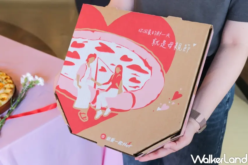 ▲必勝客母親節甜蜜小套餐與人氣套餐同步登場，結合比薩與點心飲料，提供不同人數聚餐搭配方案。（攝影：張人尹）