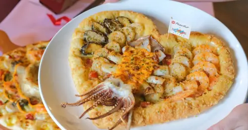 母親節不搞怪！必勝客明太子生蠔干貝比薩開賣，母親節蛋糕免費送荔枝玫瑰巴斯克。