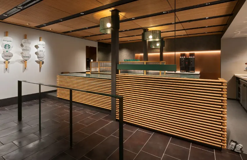 ▲地下一樓宛如經營茶屋人家的住宅，營造出茶室、餐桌、客廳般的空間，讓顧客放鬆度過時光。