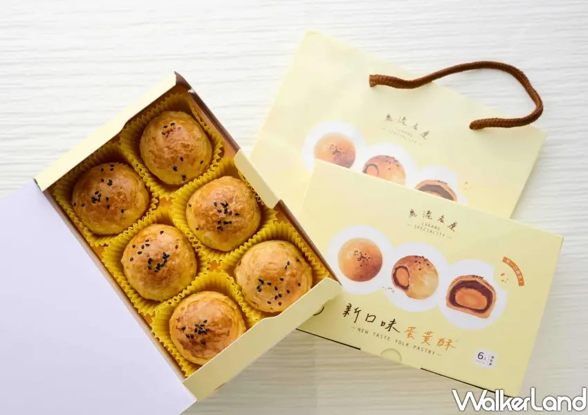 ▲外盒設計簡約大方的新口味蛋黃酥6入文青禮盒，不僅口味地道更是網路上超夯的熱門伴手禮。