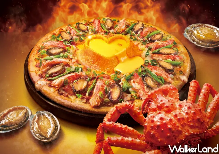 ▲達美樂推出帝王蟹鮑魚愛心火山披薩,集結帝王蟹與12顆鮑魚打造限量海味主餐選擇。