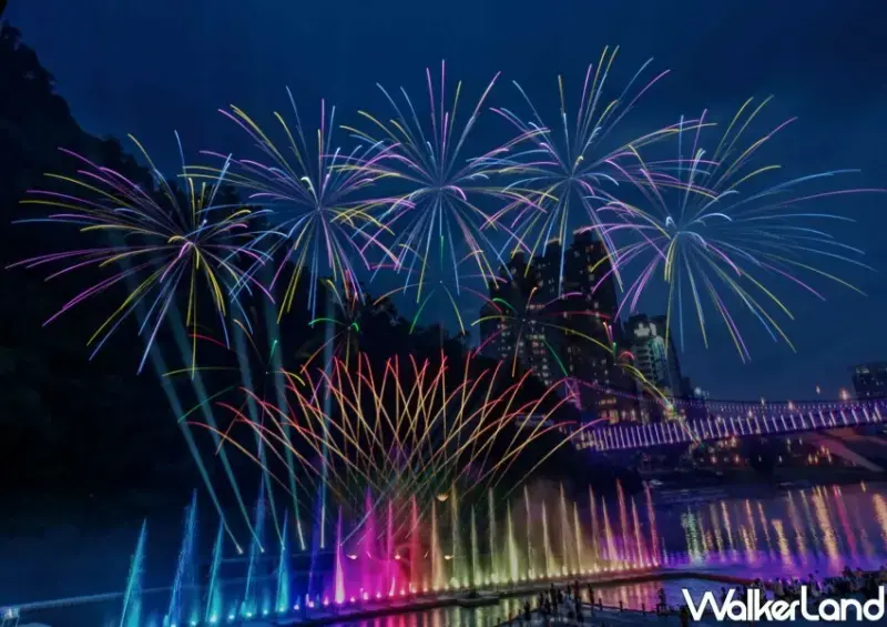 ▲彩色煙火閃耀碧潭夜空,與河岸景觀餐廳交織成最適合情侶約會的初夏浪漫節慶現場。