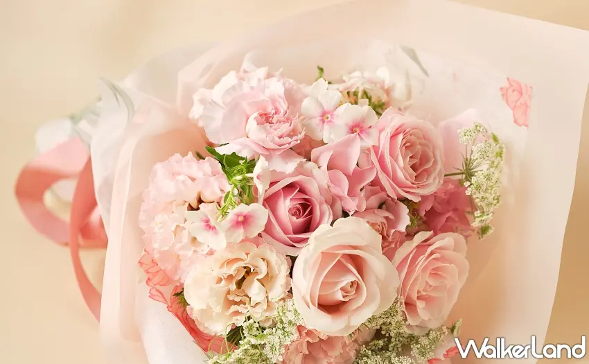 ▲誠品行旅首席花藝師 Ursula 親手設計的花束，延續松菸花園的自然語彙，為節日添上一抹靜謐心意。圖／誠品行旅提供；窩客島整理