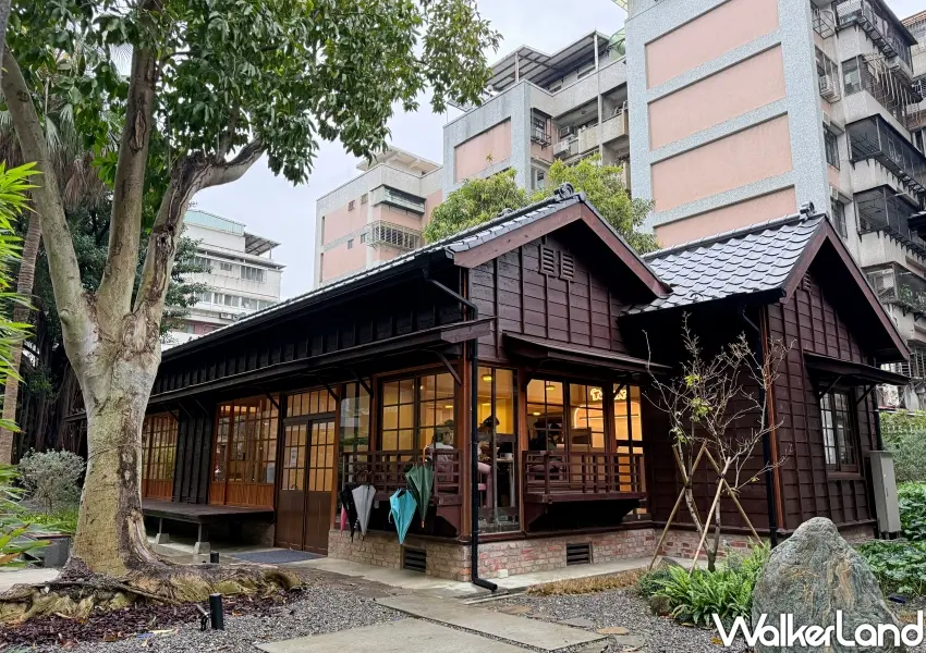 ▲芙香家鐵鍋鬆餅進駐日式老宅，在百年木造長廊下享受現烤甜點奶香太幸福。(攝影：鄭雅之)