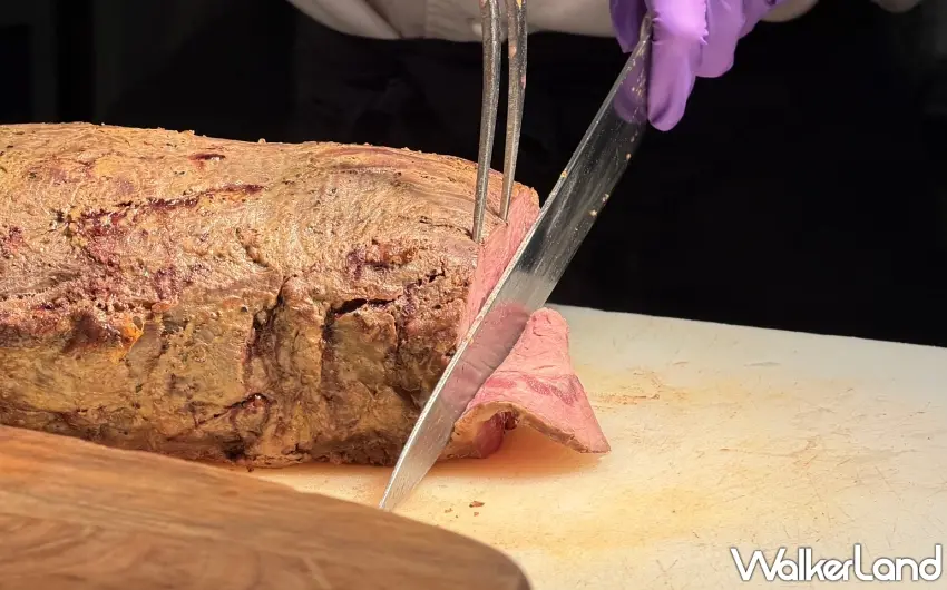 ▲職人手切厚實感十足的現切牛排，鎖住肉汁展現極致美味。圖／豐FOOD提供；窩客島編輯李維唐整理