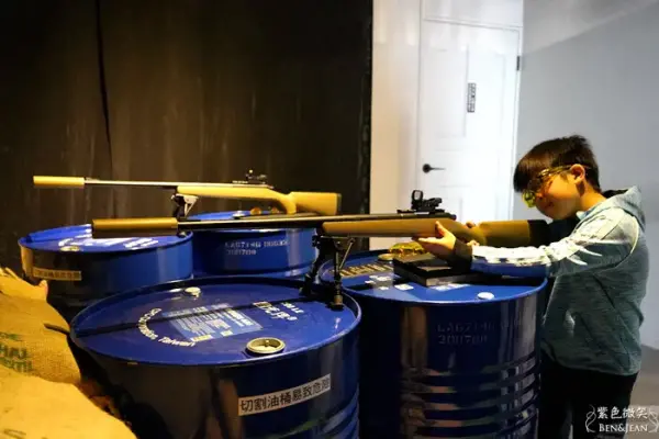 ▲宜蘭室內景點推薦「宜蘭金特務007」，挑戰開鎖、狙擊、搏擊防身與解密任務，秒到特務電影世界。(攝影：部落客 紫色微笑)