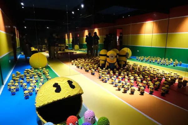 ▲宜蘭室內景點打卡必拍！樂色山積木博物館收藏千件積木作品，14個展區任你拍。(攝影：部落客 兩隻小豬)