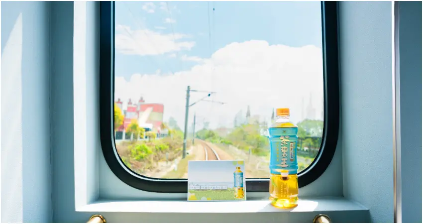 ▲茶裏王綠茶玉露在列車上的窗景