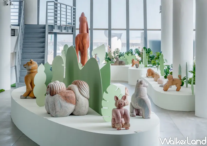 ▲屏東看海美術館戶外巨型博美犬充氣裝置造型必拍，打造屏東最夯打卡景點。