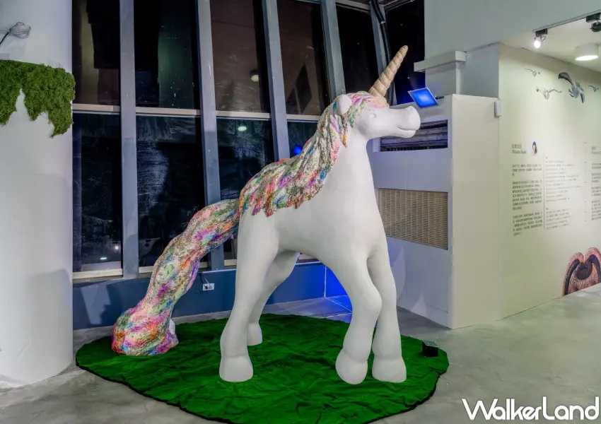 ▲屏東看海美術館《日常偏移》特展於4月18日登場，展出32件狗狗、水豚、獨角獸等雕塑。