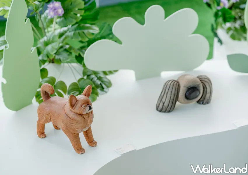 ▲屏東看海美術館《日常偏移》特展於4月18日登場，展出32件狗狗、水豚、獨角獸等雕塑。