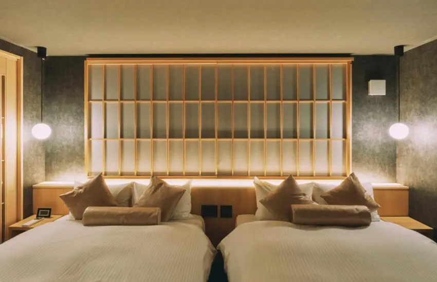 ▲套房是43平方公尺的洋室型態，臥室空間寬敞舒適。初級套房37平方公尺共6間，配備客廳與和室。