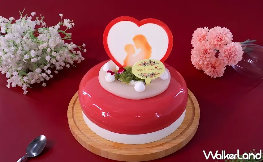 ▲台中長榮推出莓香荔枝茉莉花蛋糕（1,200元/20cm），口味清新滑順。圖／台中長榮桂冠酒店提供；窩客島編輯李維唐整理