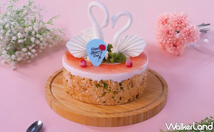 ▲紅心芭樂鳳梨冰淇淋蛋糕，口味層次豐富，讓你每一口都充滿驚喜（1,700元/6吋）。圖／台中長榮桂冠酒店提供；窩客島編輯李維唐整理