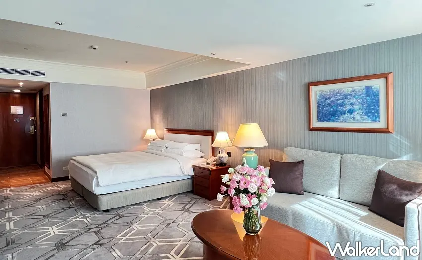 ▲預訂「女王駕到住房專案」，可直接入住優化升級的貴賓樓層豪華客房。圖／台中長榮桂冠酒店提供；窩客島編輯李維唐整理