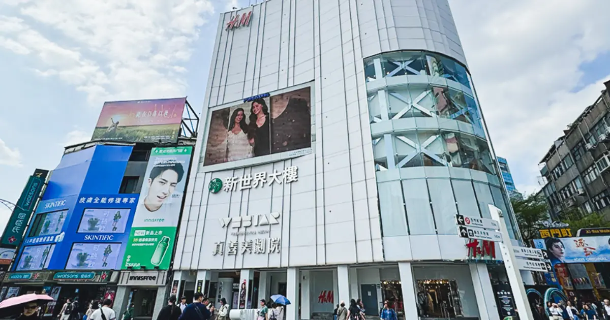 西門町特色咖啡廳4間推薦！頂樓看市景超愜意、古蹟也有咖啡廳，不限時、有插座超給力。