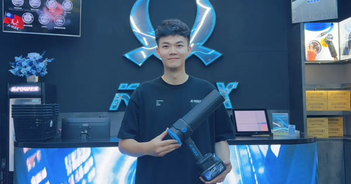 2026車圈盛事！K-WAX創辦人親率百人公益洗車，4月21日泰山見證老車翻新奇蹟。