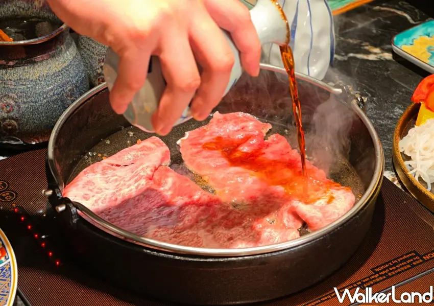 ▲關西風壽喜燒還首創可以選擇砂糖。(攝影：鄭雅之)