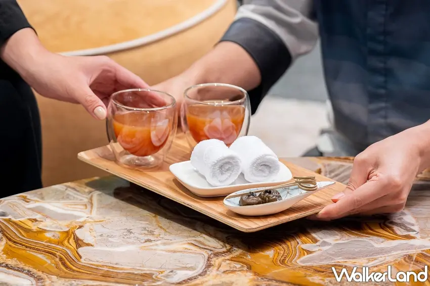 ▲旅程首站以日月潭溫醇紅茶搭配Q梅迎賓，用在地風味為這場「與梅相遇」的奢華之旅揭開序幕 。 圖／漢來日月行館提供；窩客島編輯李維唐整理