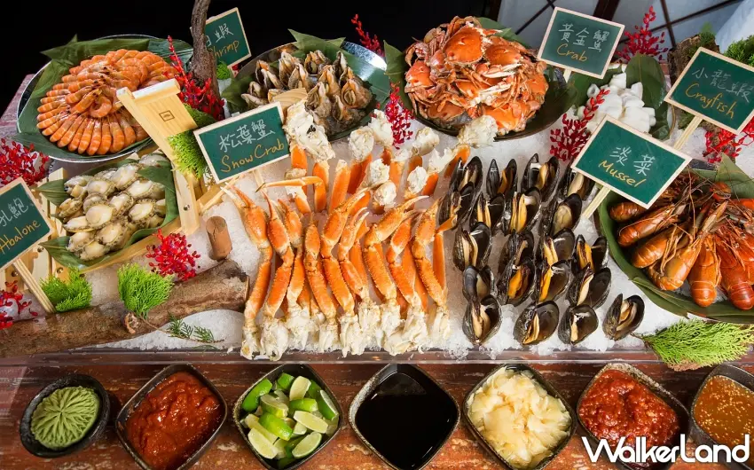 ▲「文華Café」推出母親節限定全自助午間饗宴，可無限暢享澎湃海鮮吧、現切爐烤肋眼牛排、豐美可口的寰宇料理、繽紛豐盛的沙拉吧以及主題甜點吧。圖／台北文華東方酒店提供；窩客島編輯李維唐整理